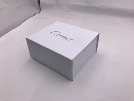 Caixa de embalagem de papelão para roupas premium holográfica dobrável magnética com logotipo personalizado